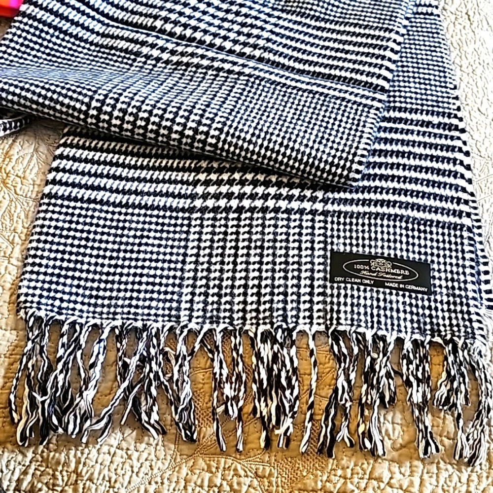 Made in Germany Cashmere Plaid Fringe Scarf